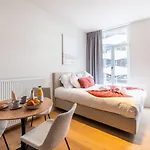Modern Renovated In The Vibrant Heart Of Apartmán *