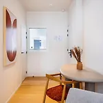 Apartmán Modern Renovated In The Vibrant Heart Of *