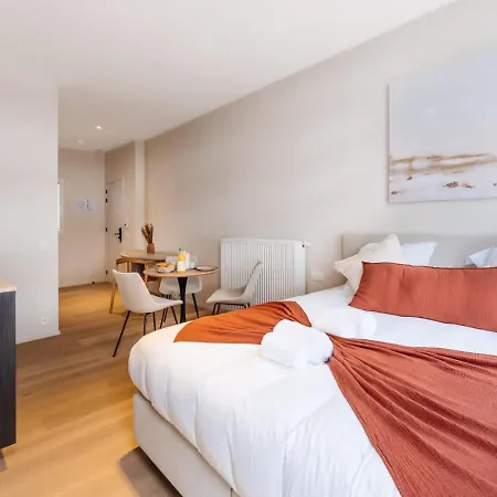 Huswell - Modern Renovated In The Vibrant Heart Of Apartment