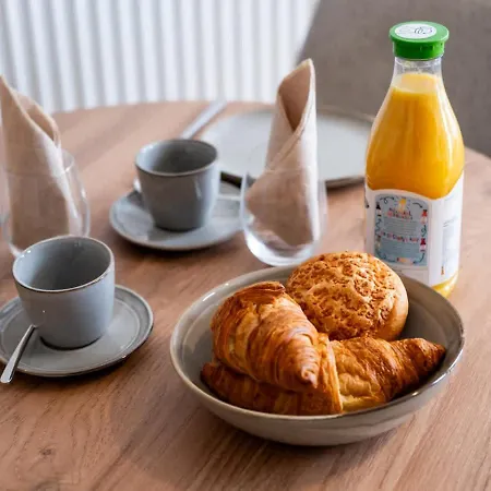 Huswell - Modern Renovated In The Vibrant Heart Of *