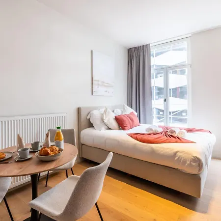 Huswell - Modern Renovated In The Vibrant Heart Of Apartment *