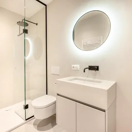 Modern Renovated In The Vibrant Heart Of Lejlighed *