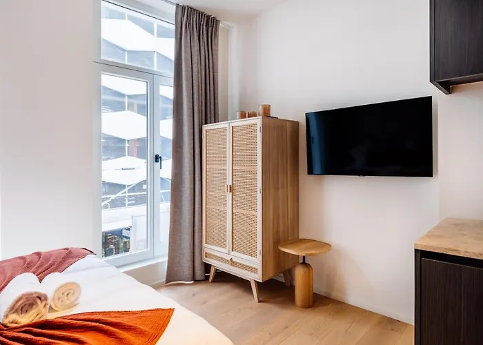 Huswell - Modern Renovated In The Vibrant Heart Of *