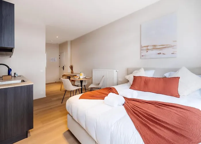 Huswell - Modern Renovated In The Vibrant Heart Of Apartament