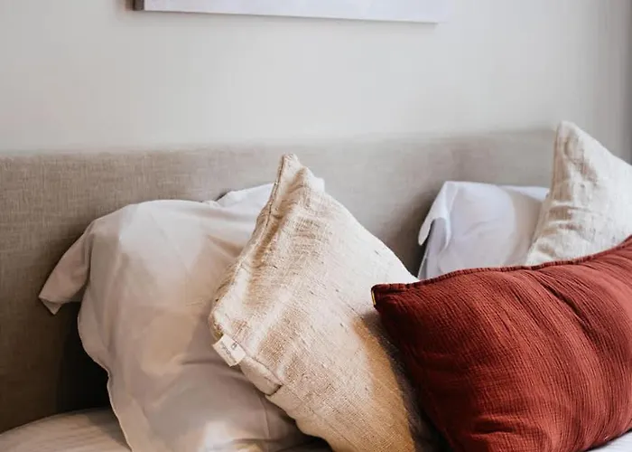 Huswell - Modern Renovated In The Vibrant Heart Of Γάνδη