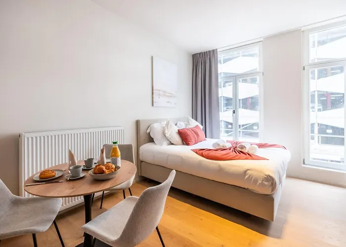 Huswell - Modern Renovated In The Vibrant Heart Of Apartament *