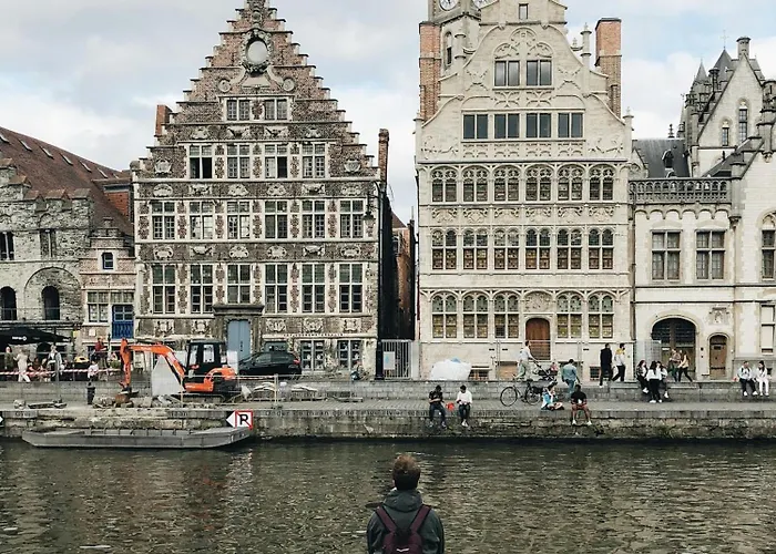 Huswell - Modern Renovated In The Vibrant Heart Of *